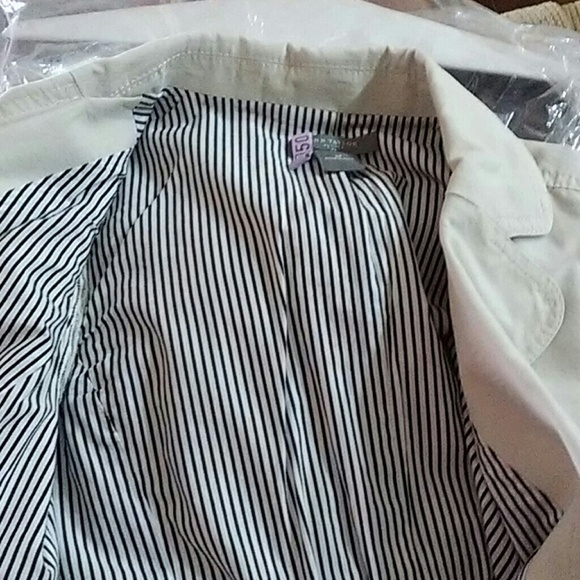 Blazer - Picture 2 of 2